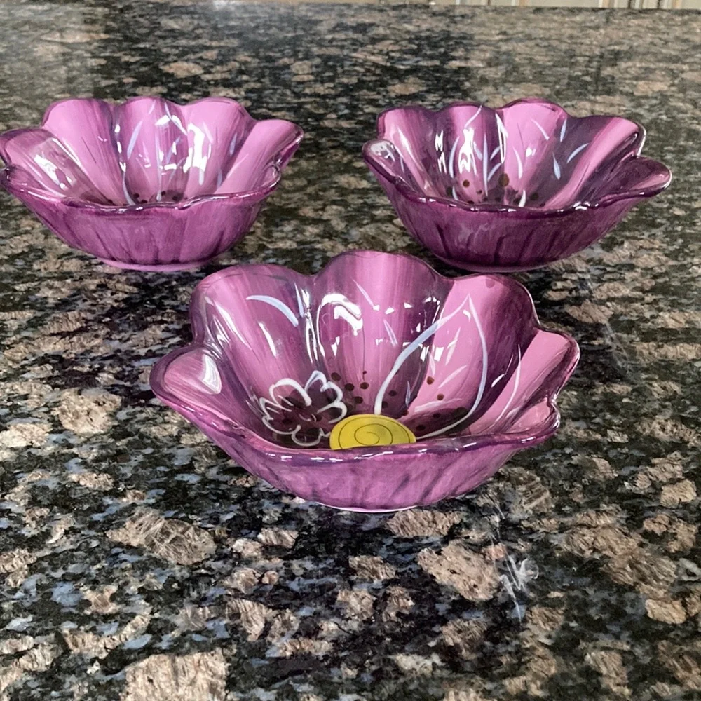 PIER 1 IMPORTS HAND PAINTED LILLY FIGURAL PURPLE EARTHEN BOWLS SET OF 3